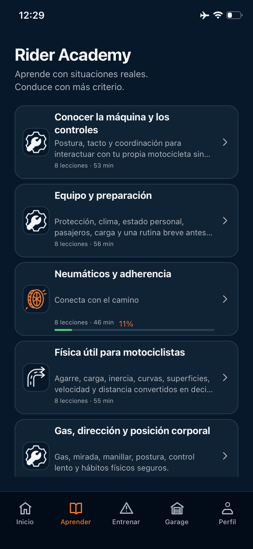 Rider Academy de RiderSense con módulos de controles, preparación, neumáticos y física para motociclistas